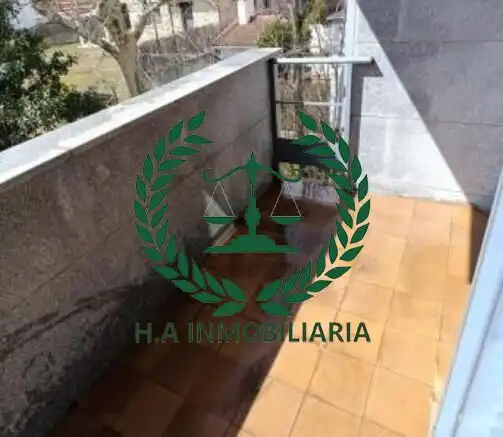 Vista exterior de Casa adosada en venta en La Cabrera con Jardín privado