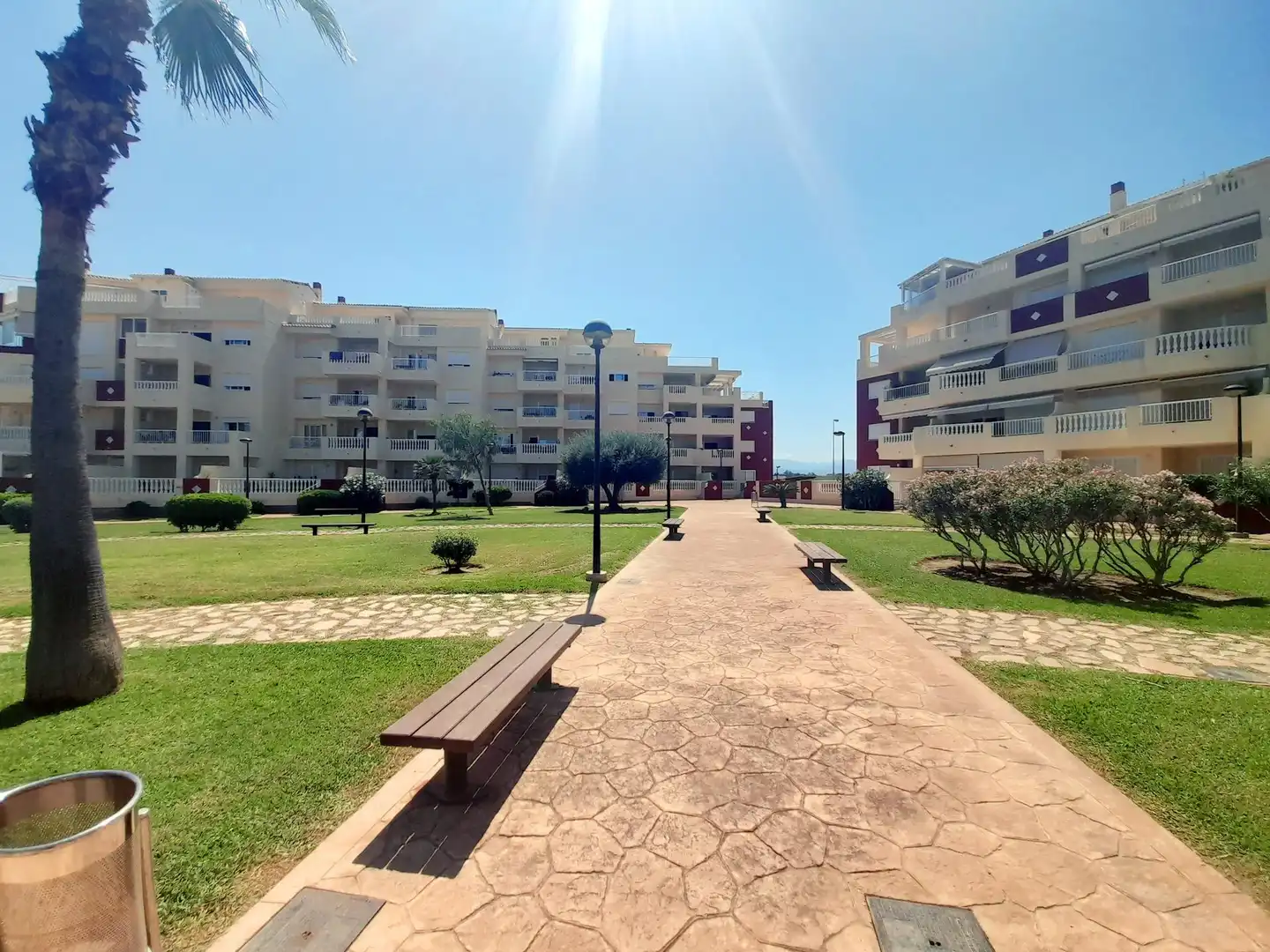 Außenansicht von Wohnungen zur Miete in Dénia mit Klimaanlage, Heizung und Privatgarten