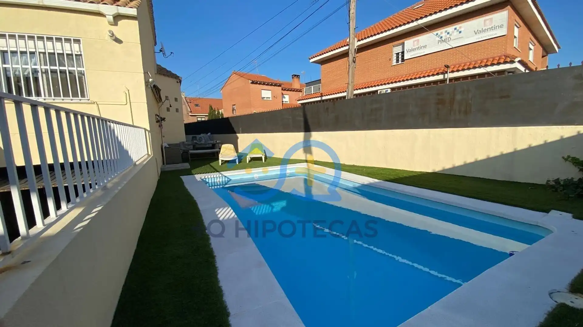 Schwimmbecken von Einfamilien-Reihenhaus zum Verkauf in Numancia de la Sagra mit Heizung und Schwimmbad