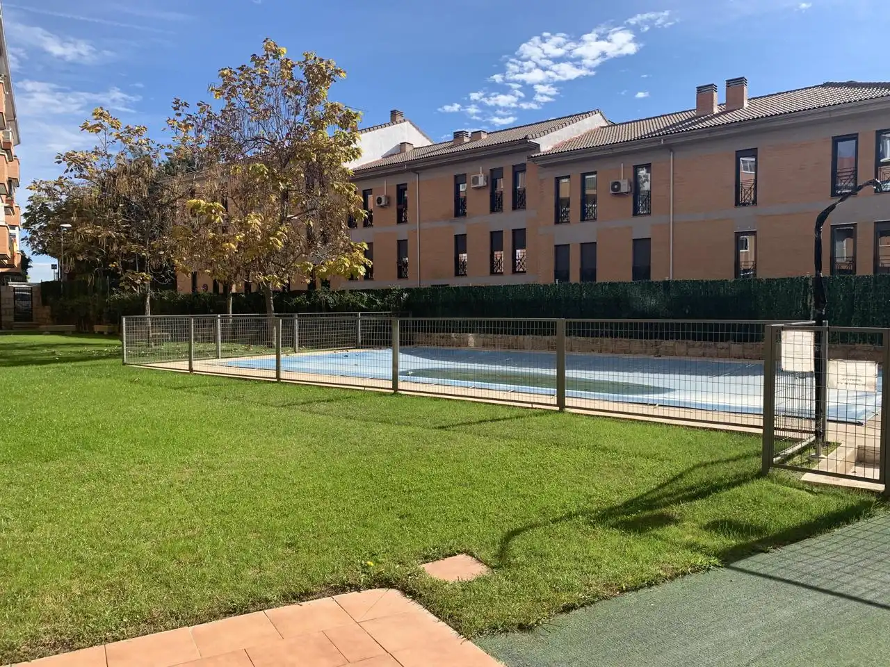 Piscina de Piso de alquiler en Manzanares El Real con Parquet, Terraza y Piscina comunitaria