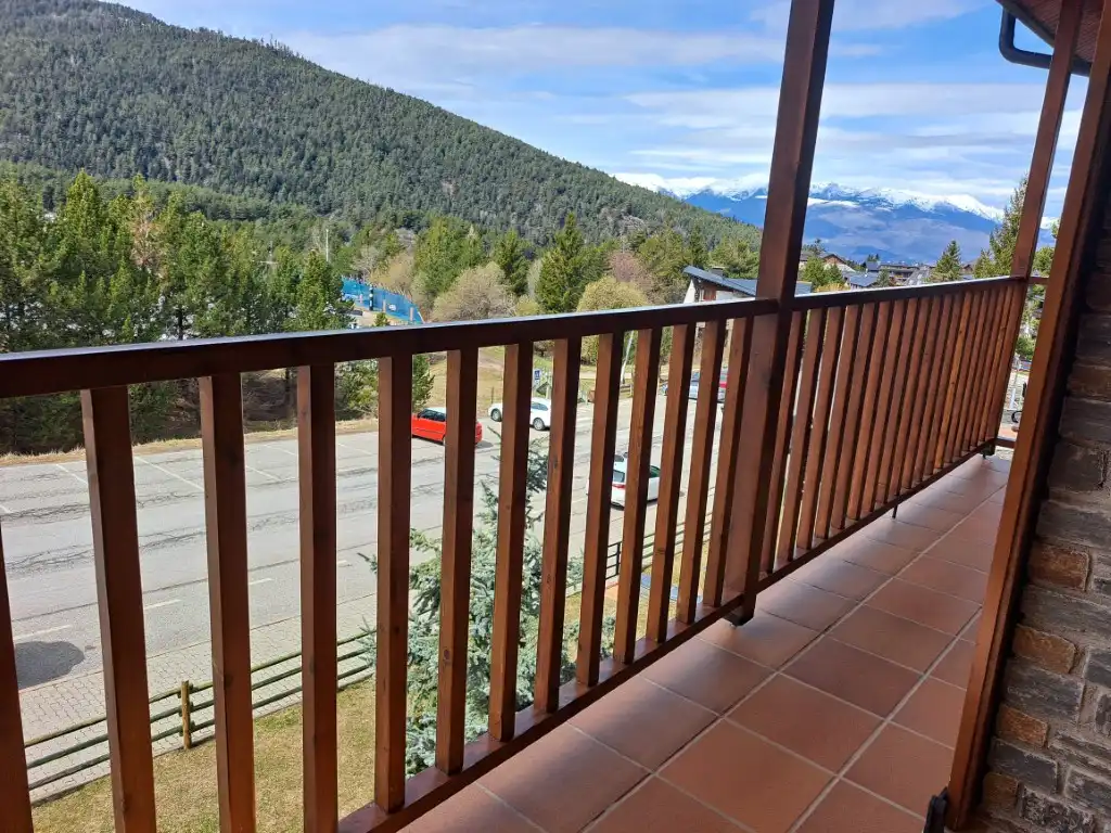 Terraza de Dúplex en venta en Alp con Calefacción, Trastero y Amueblado