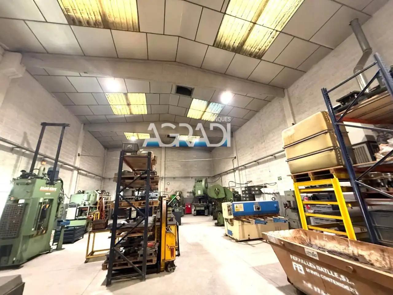 Nau industrial en venda en Canovelles