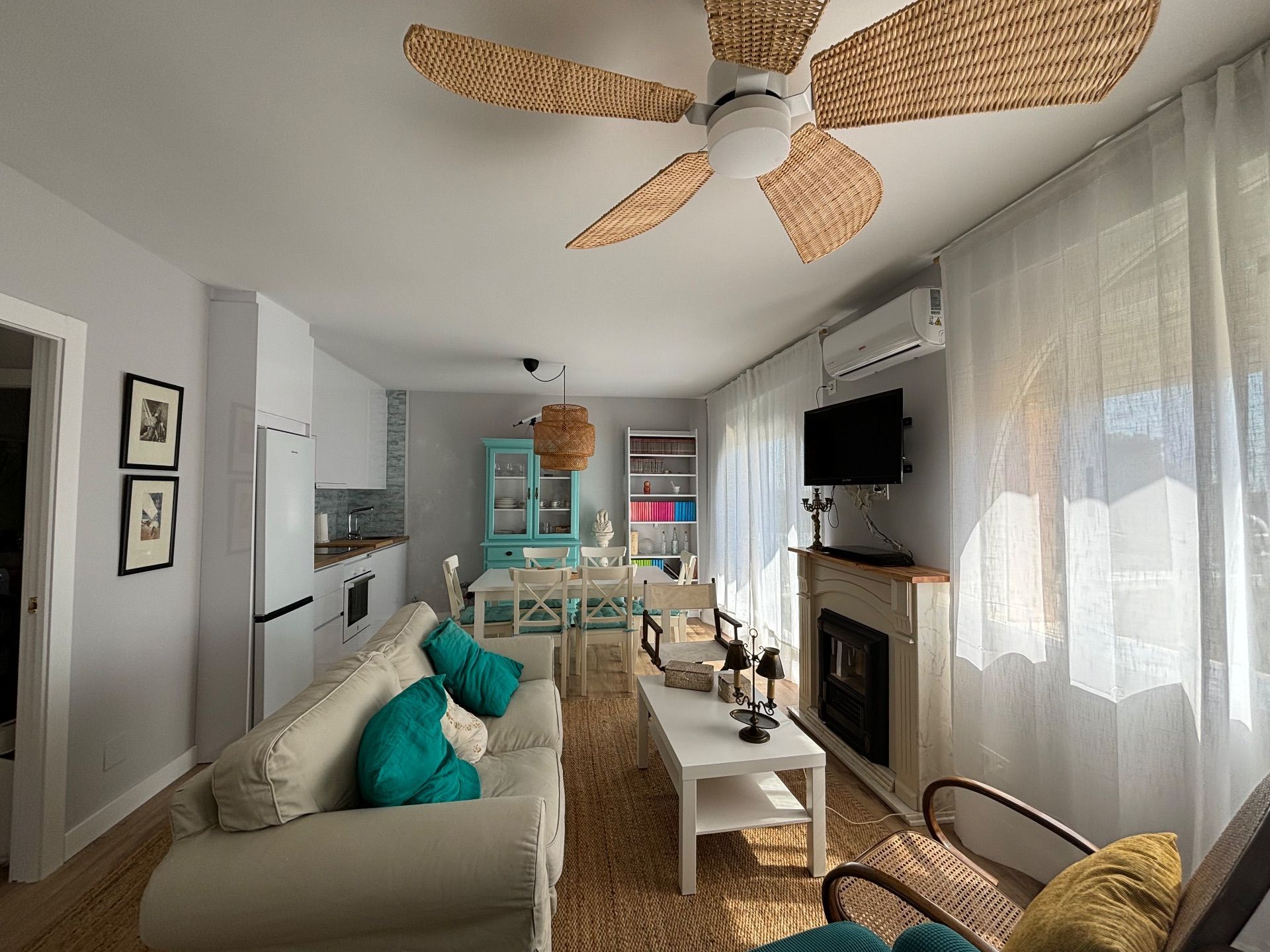 Sala d'estar de Apartament de lloguer en Pilar de la Horadada amb Aire condicionat, Calefacció i Jardí privat