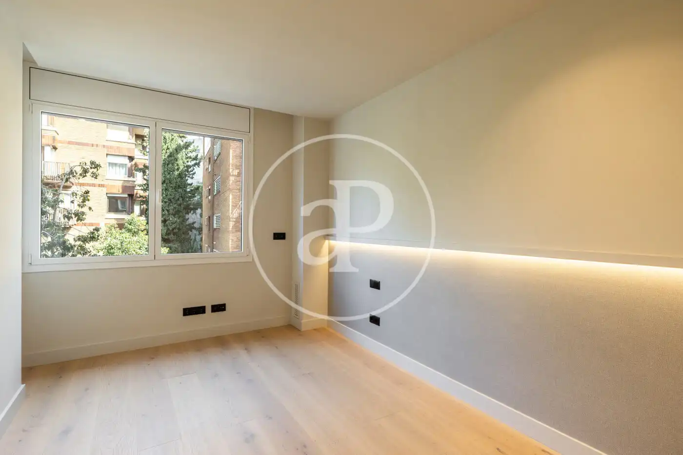 Schlafzimmer von Wohnung zum Verkauf in Barcelona mit Klimaanlage, Heizung und Terrasse