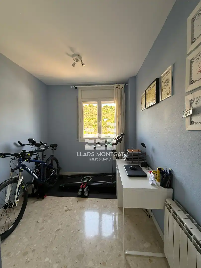 Wohnung zum Verkauf in Montgat mit Klimaanlage, Heizung und Terrasse
