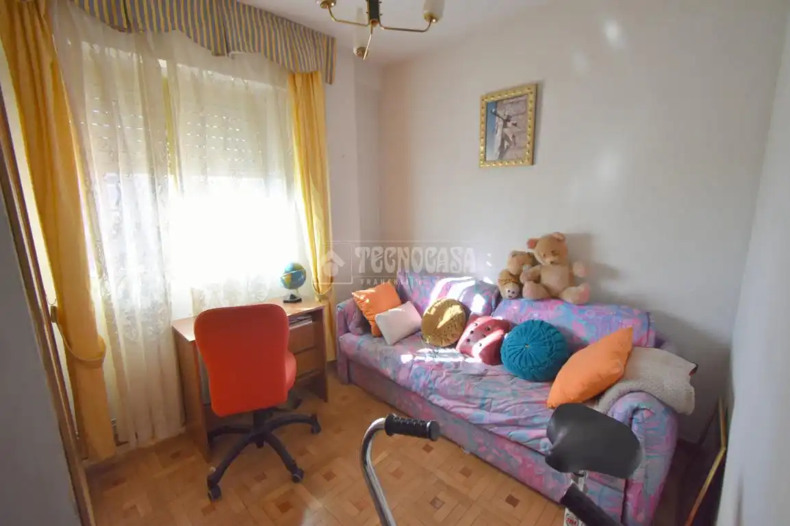 Habitación de Piso en venta en Madrid con Calefacción, Parquet y Terraza