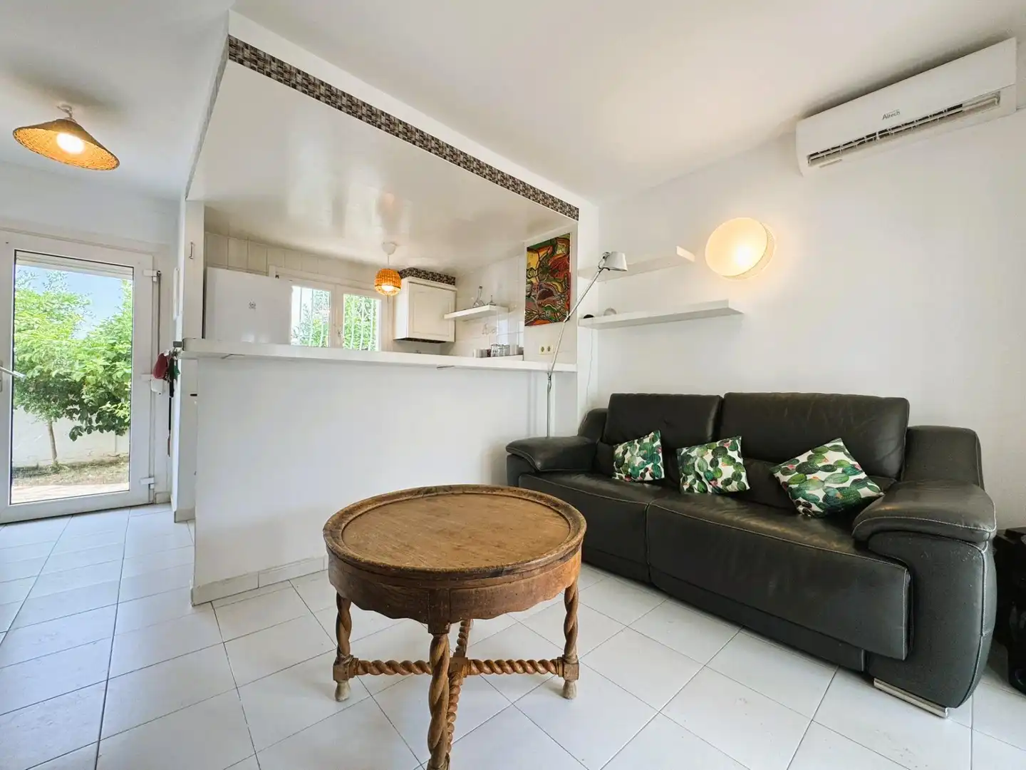 Wohnzimmer von Einfamilien-Reihenhaus zum Verkauf in Dénia mit Klimaanlage, Privatgarten und Terrasse