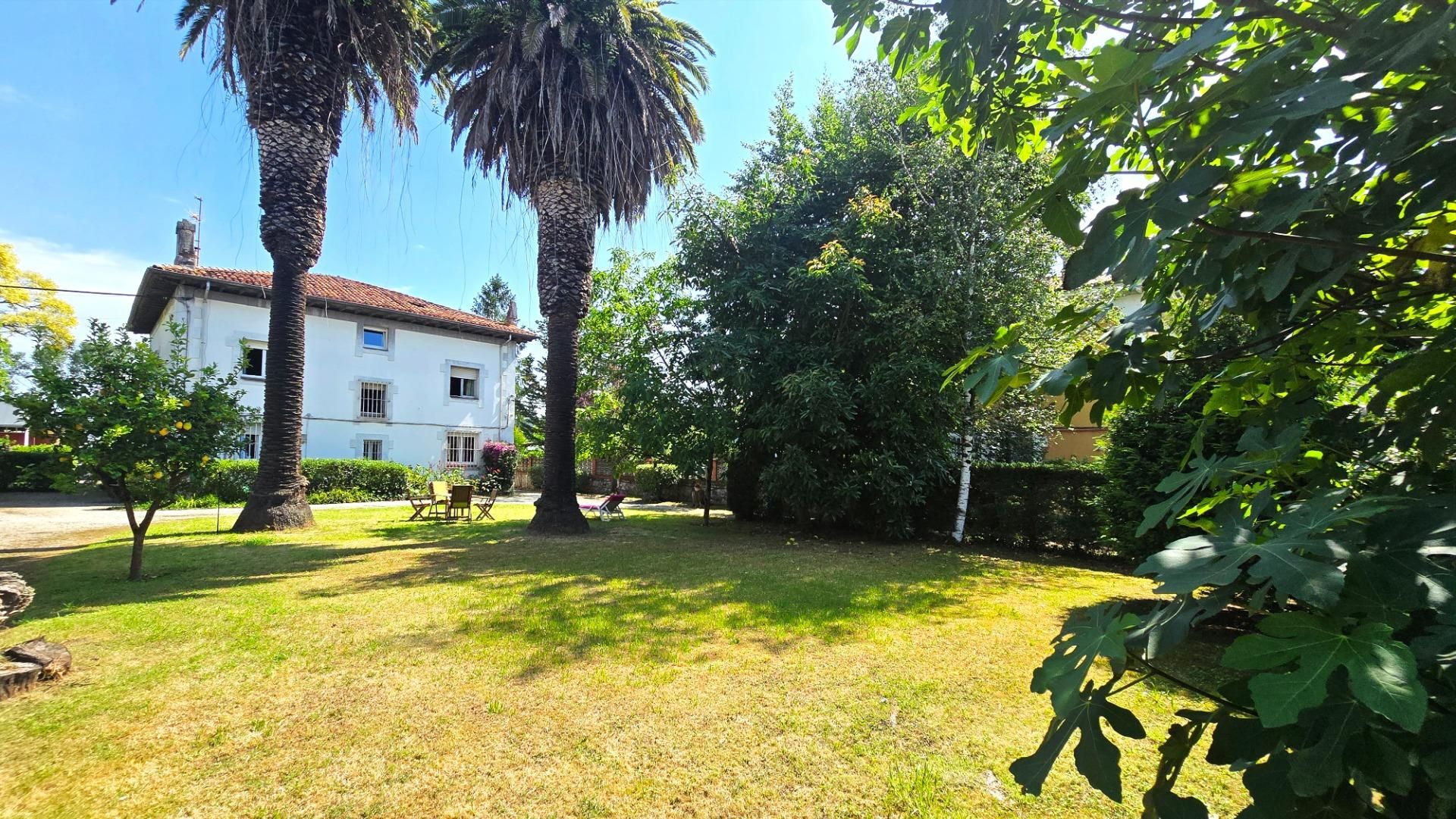 Jardí de Casa o xalet en venda en Torrelavega  amb Calefacció, Jardí privat i Balcó