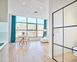 Dormitori de Apartament de lloguer en  Madrid Capital amb Aire condicionat, Moblat i Rentadora