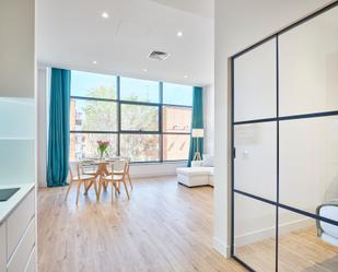 Dormitori de Apartament de lloguer en  Madrid Capital amb Aire condicionat, Moblat i Rentadora