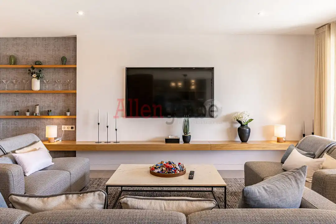 Sala de estar de Casa adosada en venta en Estepona con Aire acondicionado, Calefacción y Jardín privado