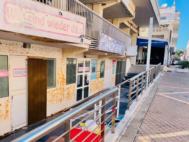 Vista exterior de Local en venda en Capdepera amb Aire condicionat, Terrassa i Moblat