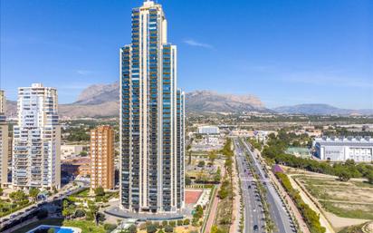 Vista exterior de Apartament en venda en Benidorm amb Terrassa i Piscina