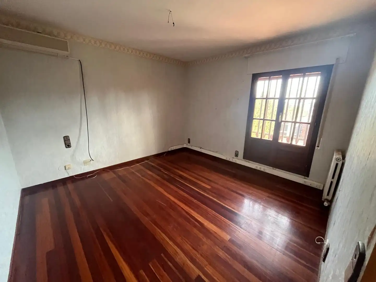 Sala d'estar de Casa o xalet en venda en Zaragoza amb Aire condicionat, Calefacció i Jardí privat