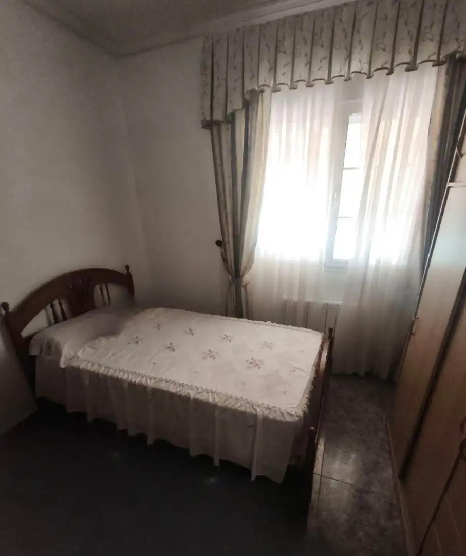 Dormitori de Casa adosada en venda en Montearagón amb Aire condicionat i Calefacció
