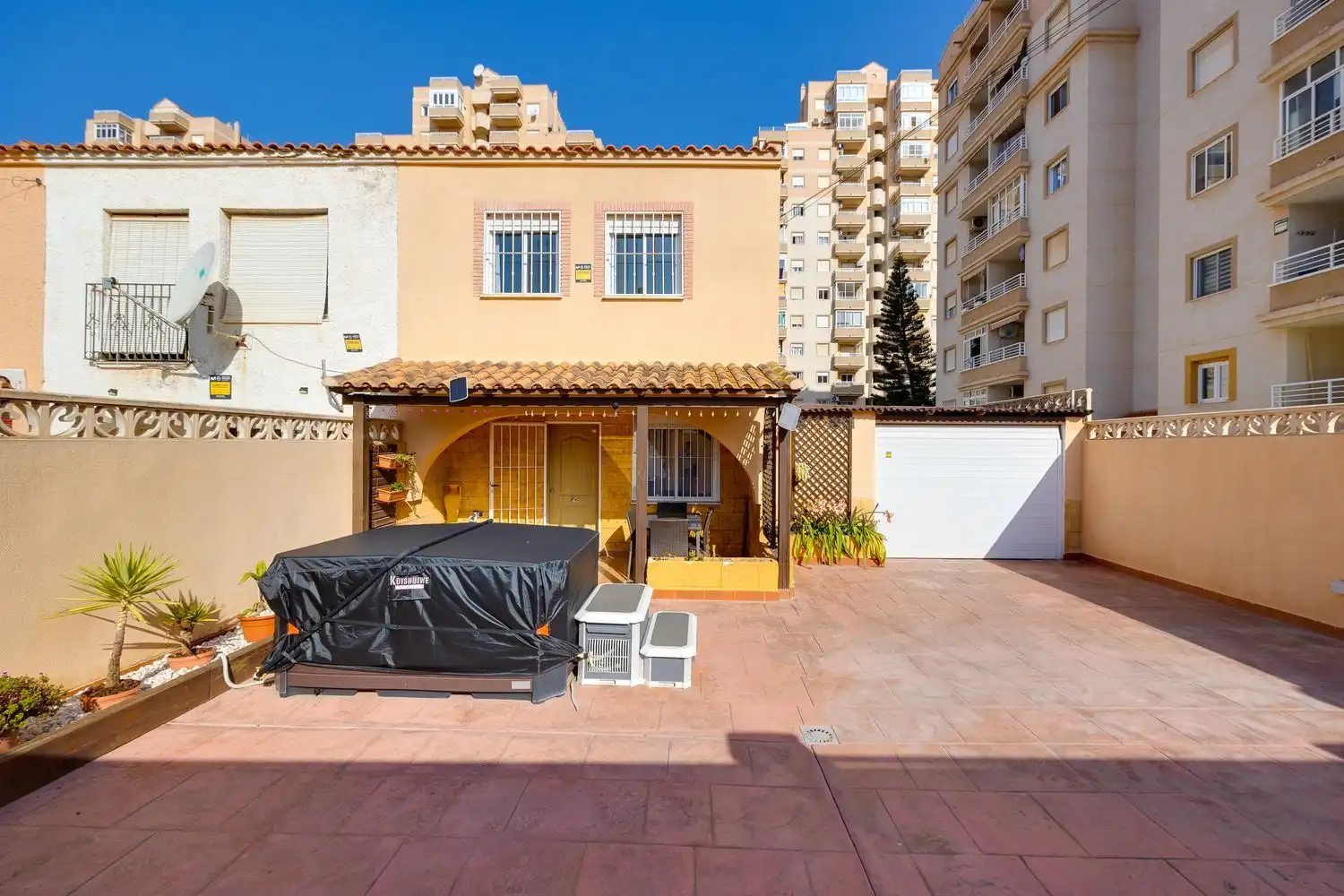 Casa bifamiliare con giardino in vendita a Calle Bella Antonia 137, imagen 2