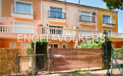 Exterior view of Single-family semi-detached for sale in Empuriabrava  with Air Conditioner, Terrace and Balcony