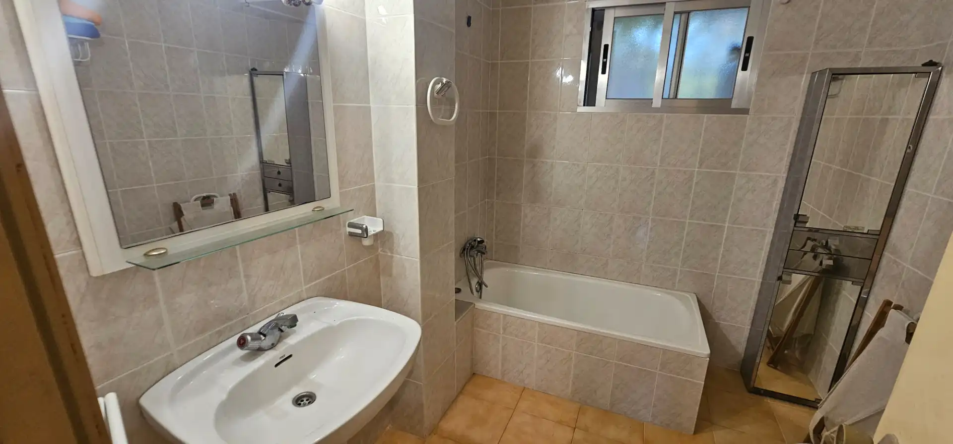Bany de Casa o xalet en venda en Corbera amb Terrassa, Moblat i Balcó
