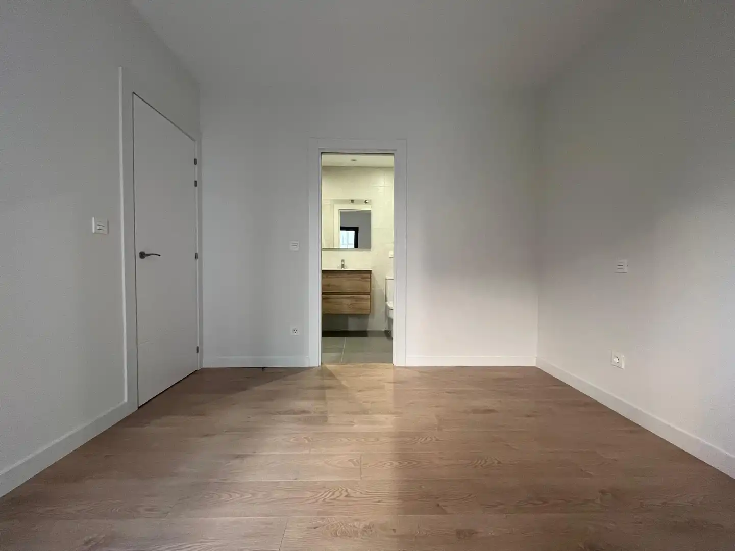 Schlafzimmer von Wohnung zur Miete in Burgos mit Heizung und Balkon