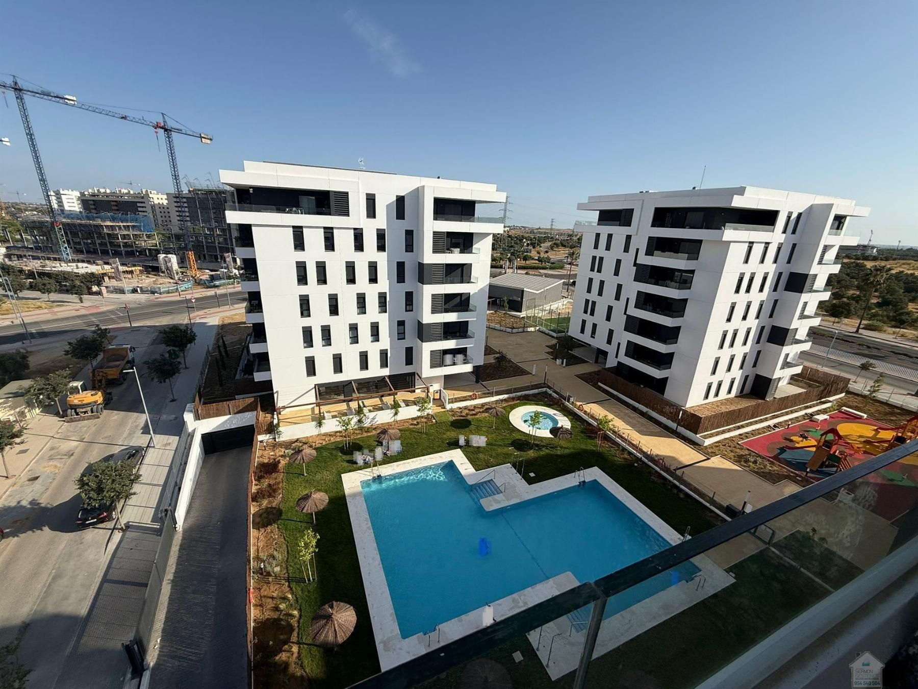 Piscina de Àtic de lloguer en Dos Hermanas amb Aire condicionat, Terrassa i Traster