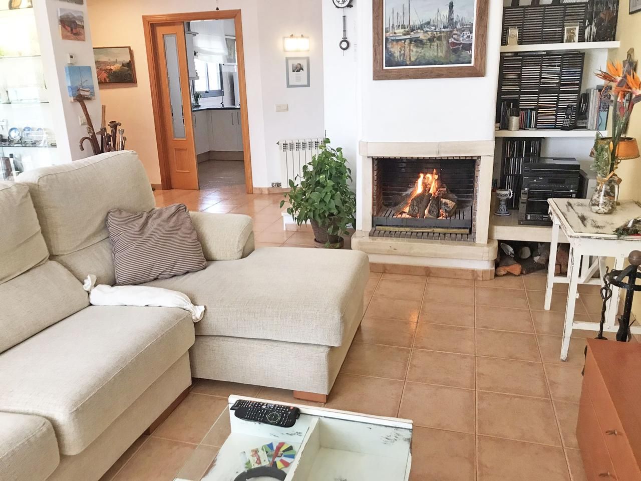 Sala d'estar de Casa o xalet en venda en Sant Pol de Mar amb Jardí privat, Terrassa i Piscina