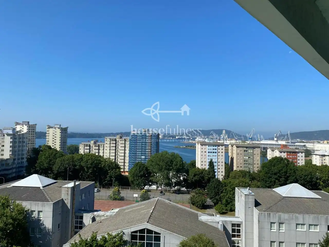 Vista exterior de Pis de lloguer en Ferrol amb Calefacció i Moblat
