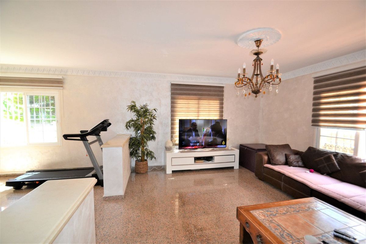 Living room of House or chalet for sale in Sotogrande  with Air Conditioner, Private garden and Parquet flooring