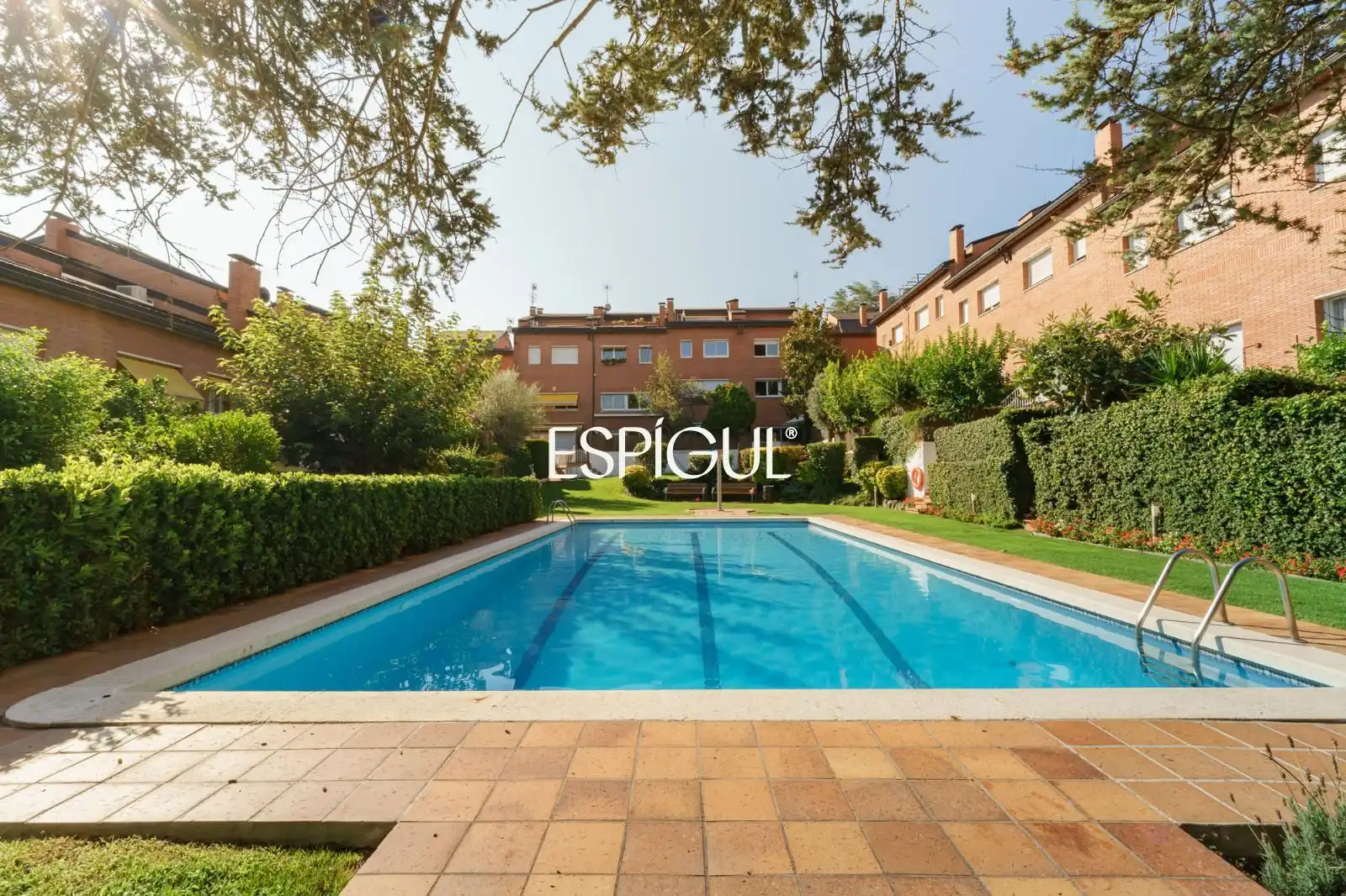 Piscina de Casa adosada en venta en Sant Cugat del Vallès con Aire acondicionado, Calefacción y Terraza