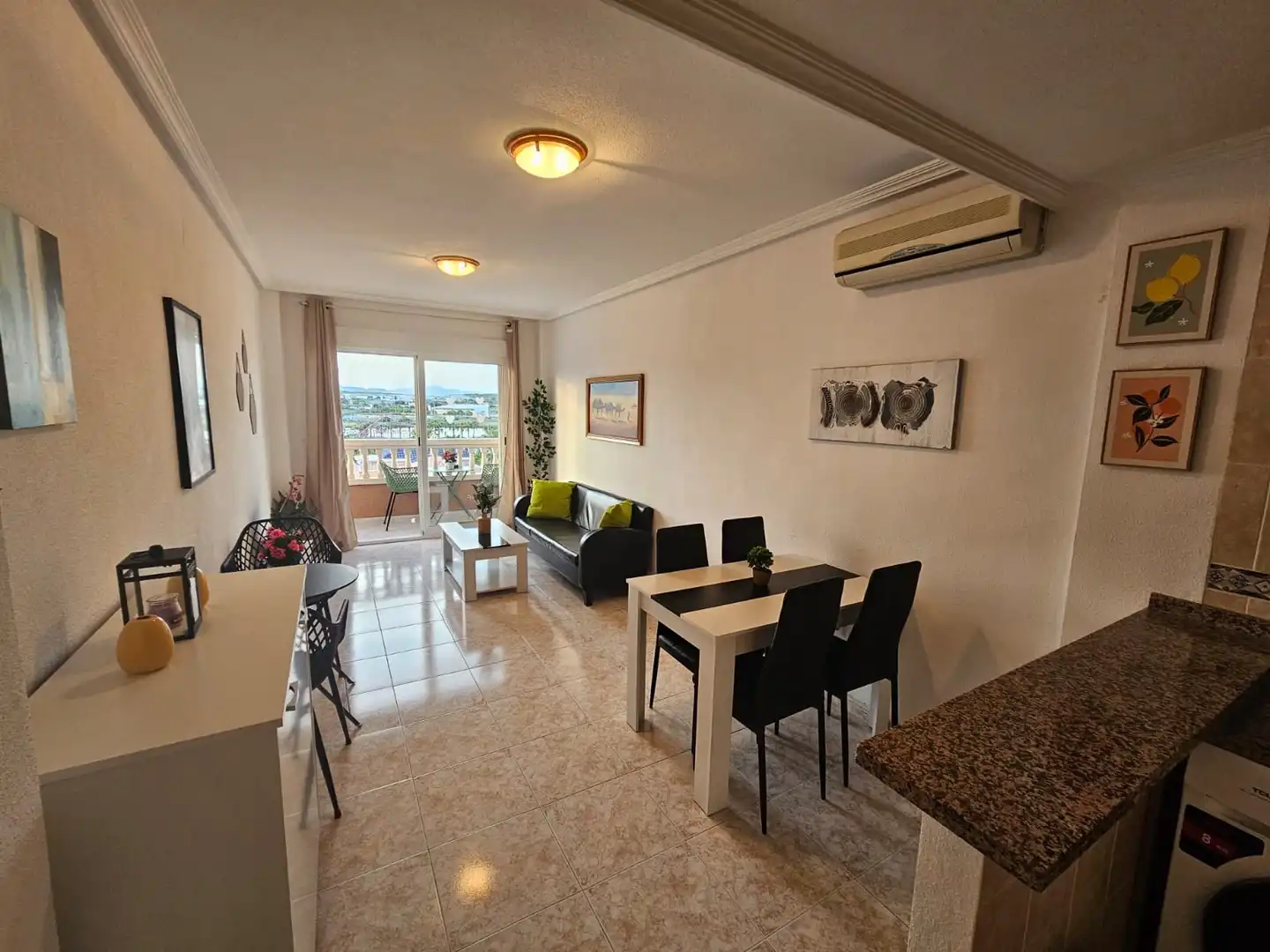 Sala de estar de Apartamento de alquiler en Santa Pola con Aire acondicionado, Calefacción y Amueblado