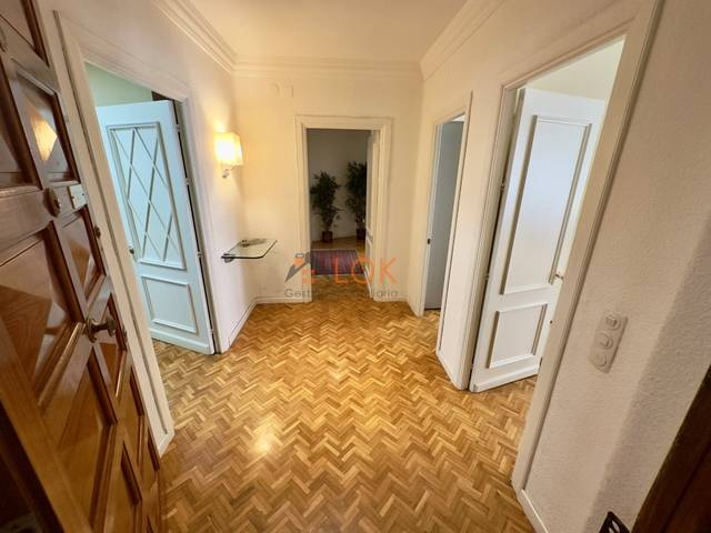 Piso en Venta en Calle Duquesa De Parcent en Ensanche Centro - Puerto