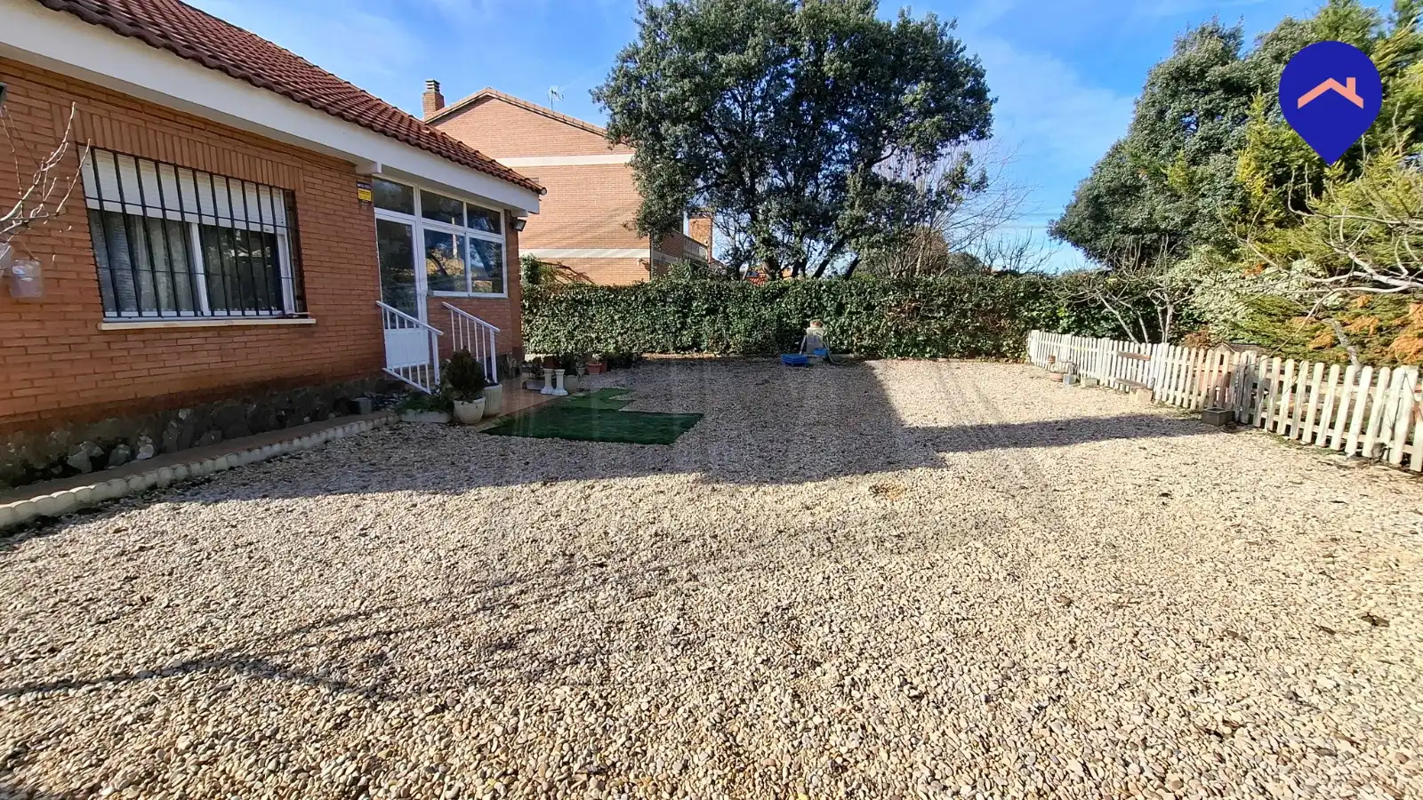 Casa o xalet en venda en Pioz amb Jardí privat, Internet i Alarma