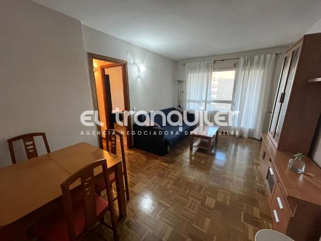 Sala d'estar de Pis de lloguer en  Madrid Capital amb Parquet, Terrassa i Moblat