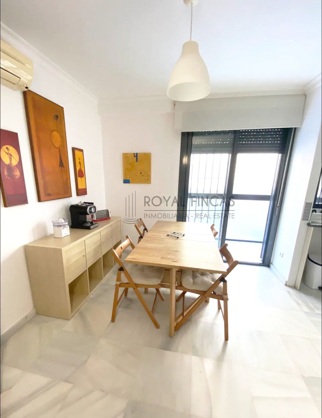 Menjador de Apartament en venda en Fuengirola amb Aire condicionat, Terrassa i Moblat