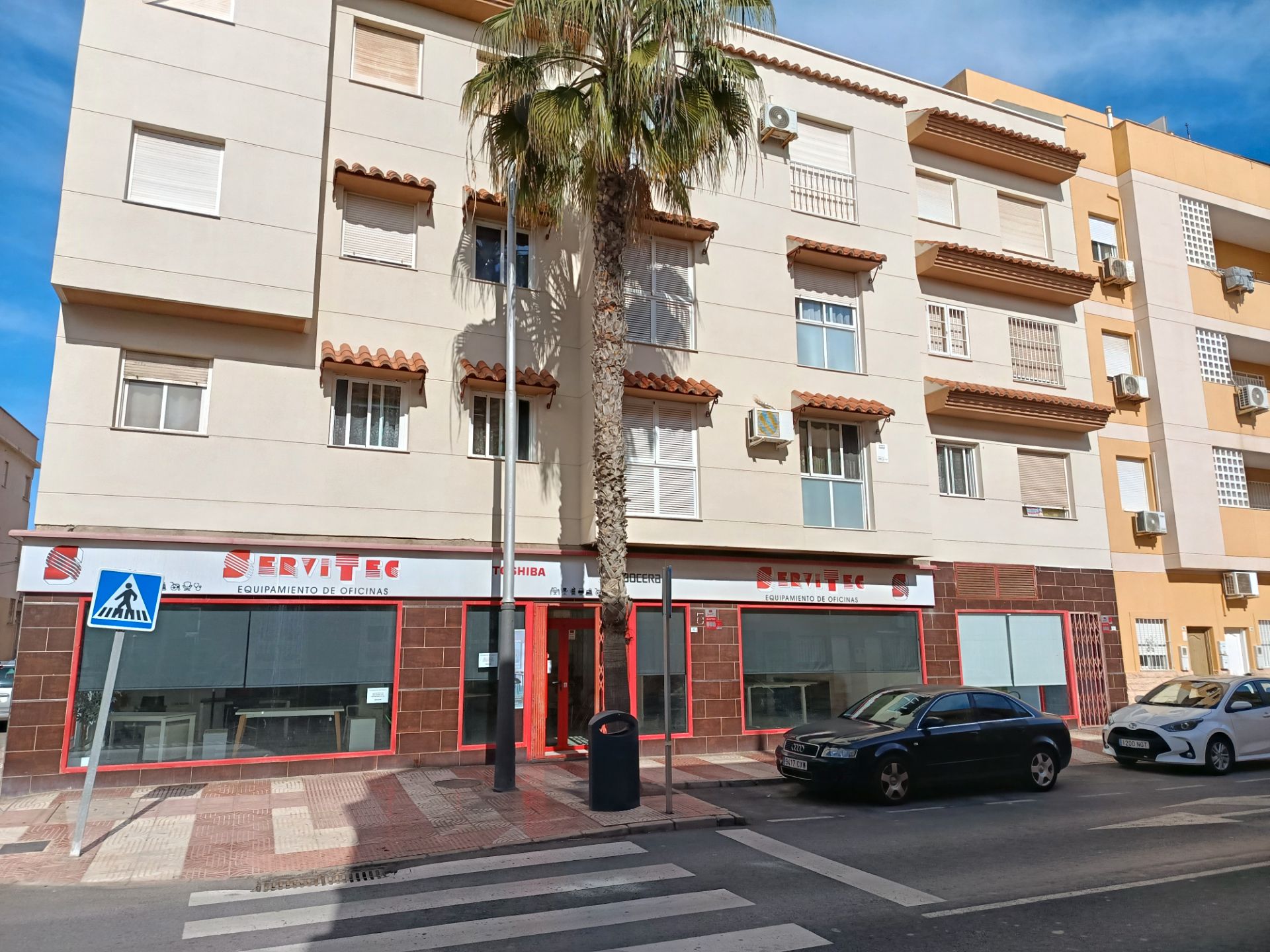 Vista exterior de Piso en venta en Roquetas de Mar con Alarma