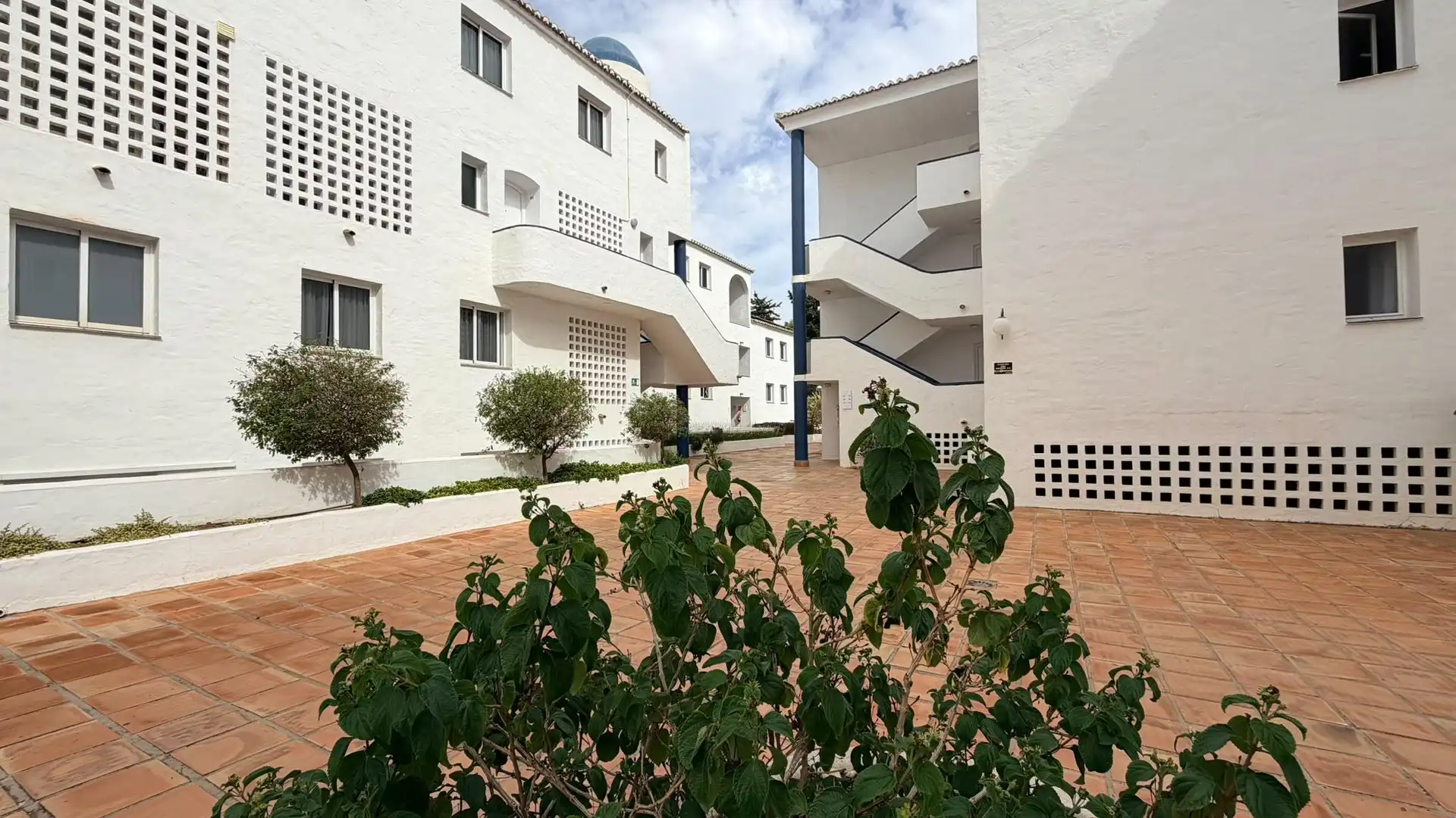 Apartamento con piscina en venta en Calahonda, imagen 16