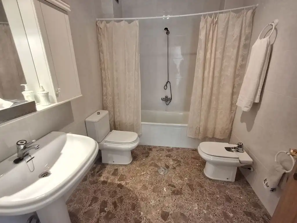 Baño de Casa o chalet en venta en La Roda con Calefacción, Terraza y Trastero