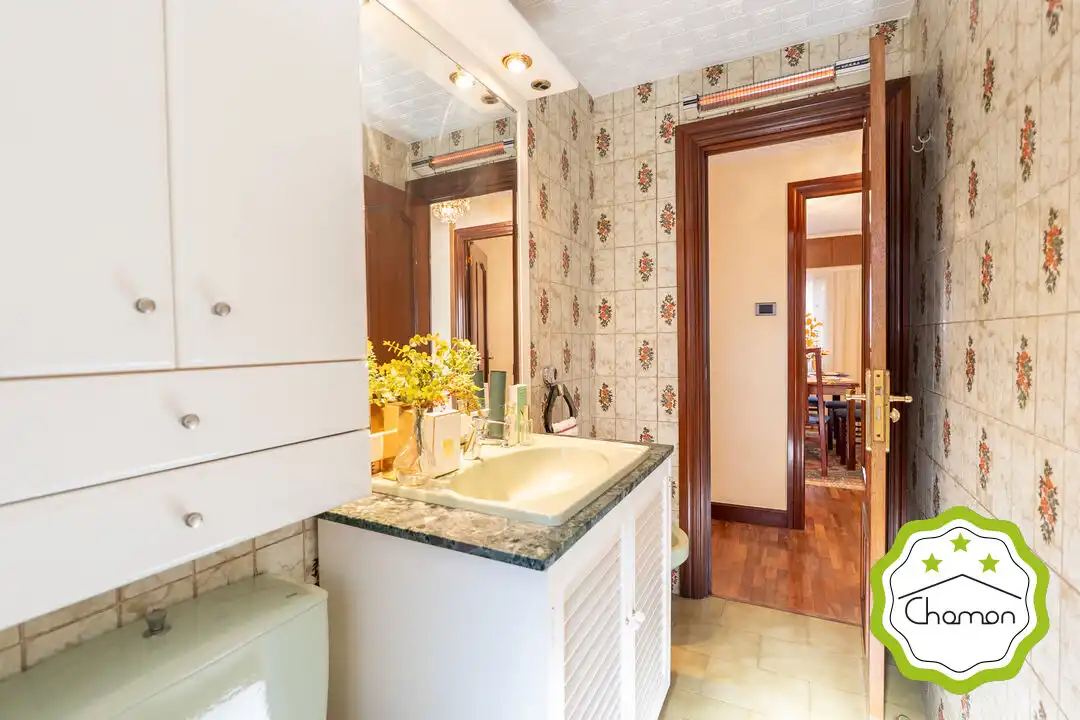 Baño de Piso en venta en Bilbao  con Calefacción, Jardín privado y Amueblado