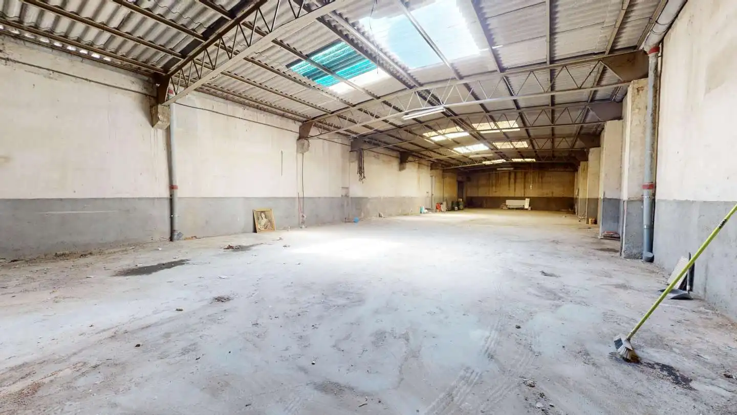 Industrial buildings for sale in Madrid