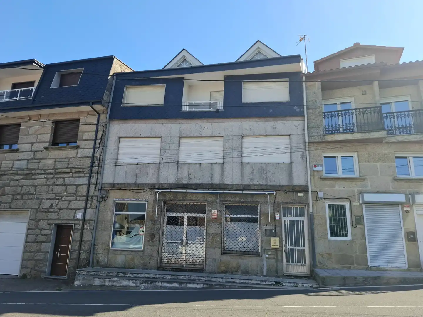 Vista exterior de Casa adosada en venta en Vigo  con Calefacción, Terraza y Trastero