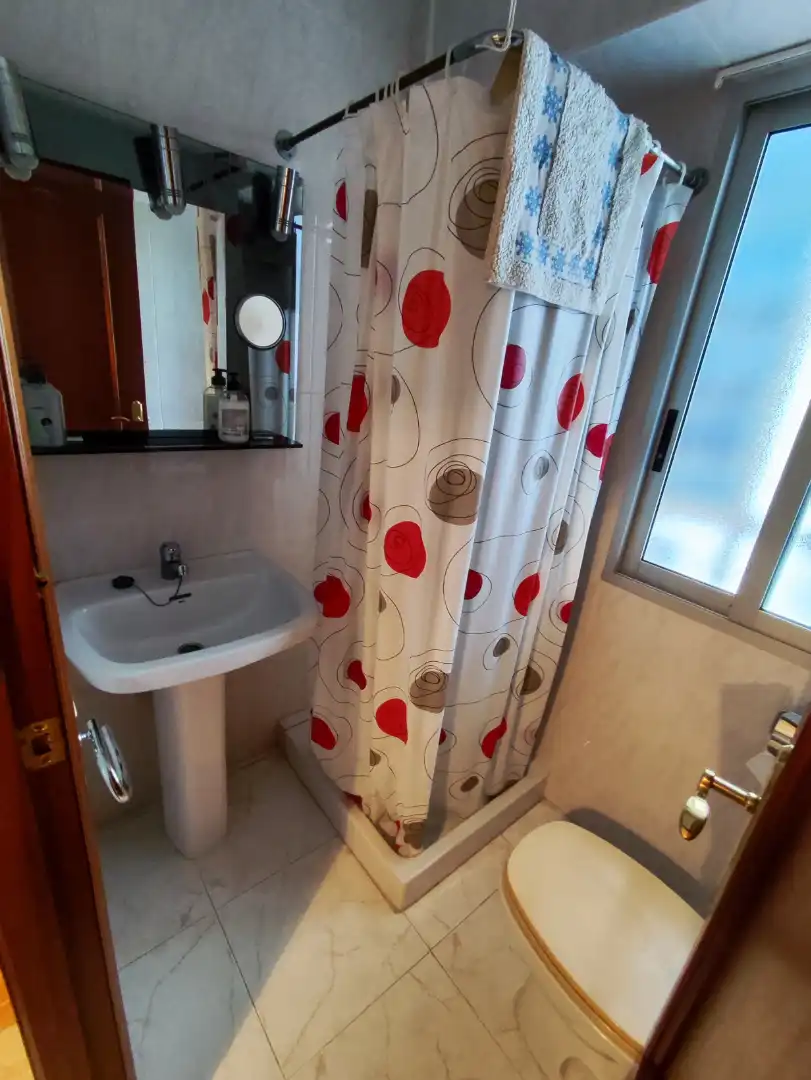 Baño de Piso de alquiler en Benidorm con Amueblado y Lavadora
