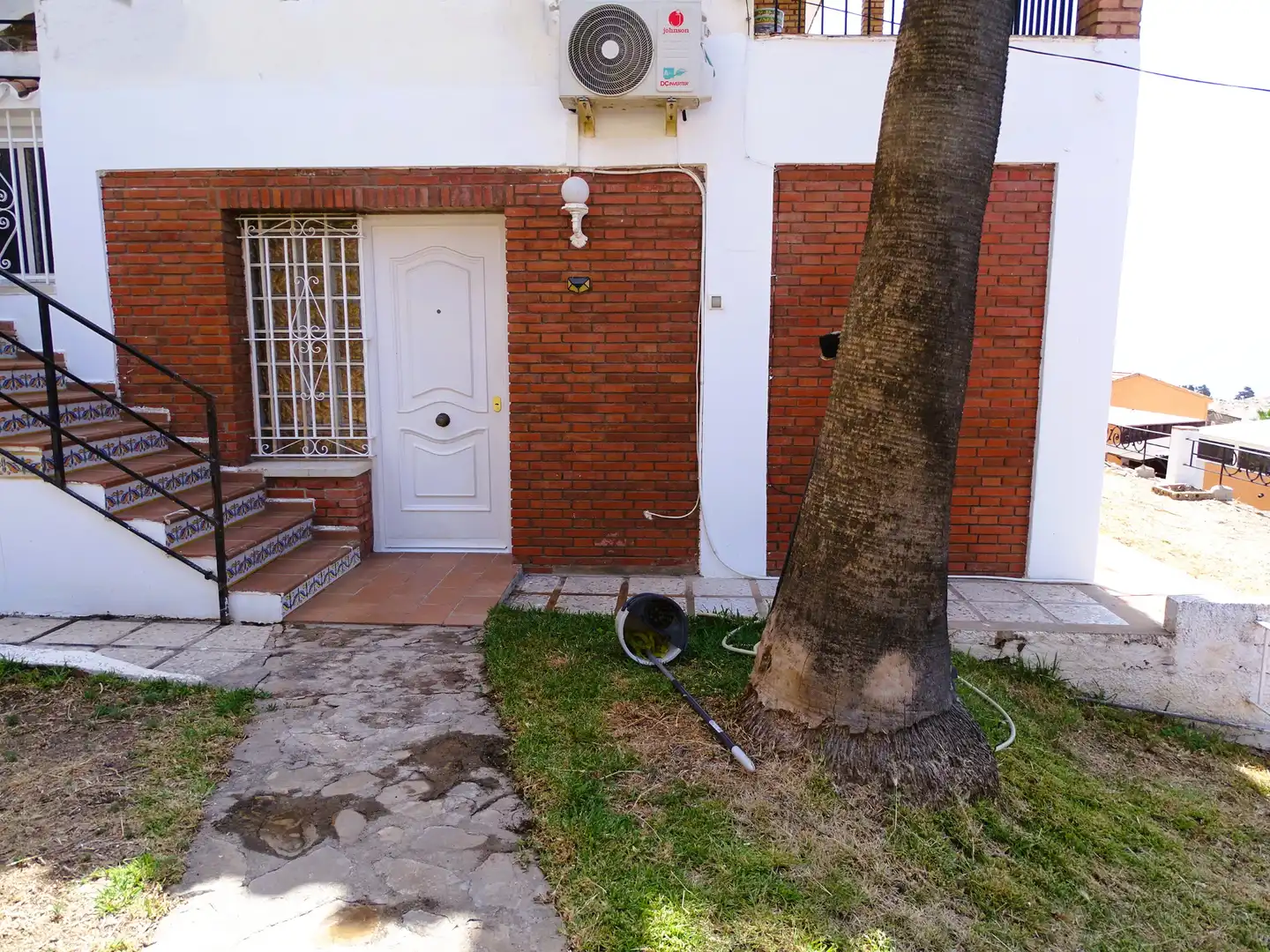Vista exterior de Casa o chalet en venta en Rincón de la Victoria con Jardín privado y Amueblado