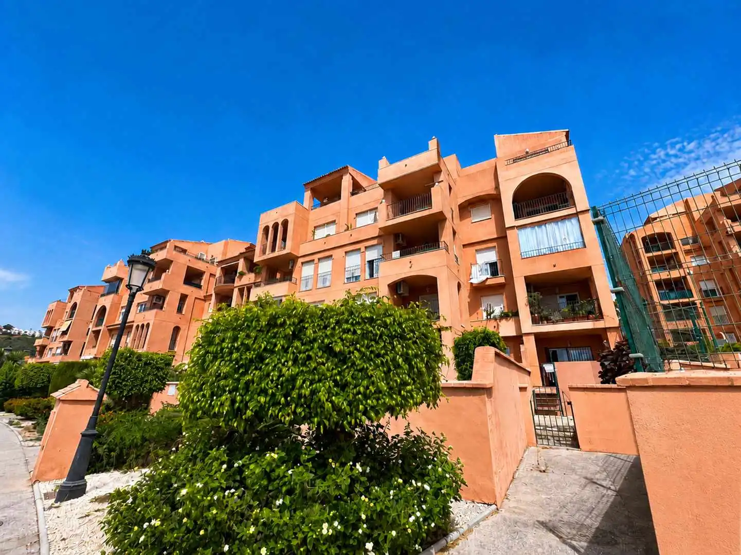 Vista exterior de Planta baja en venta en Manilva con Jardín privado, Terraza y Trastero