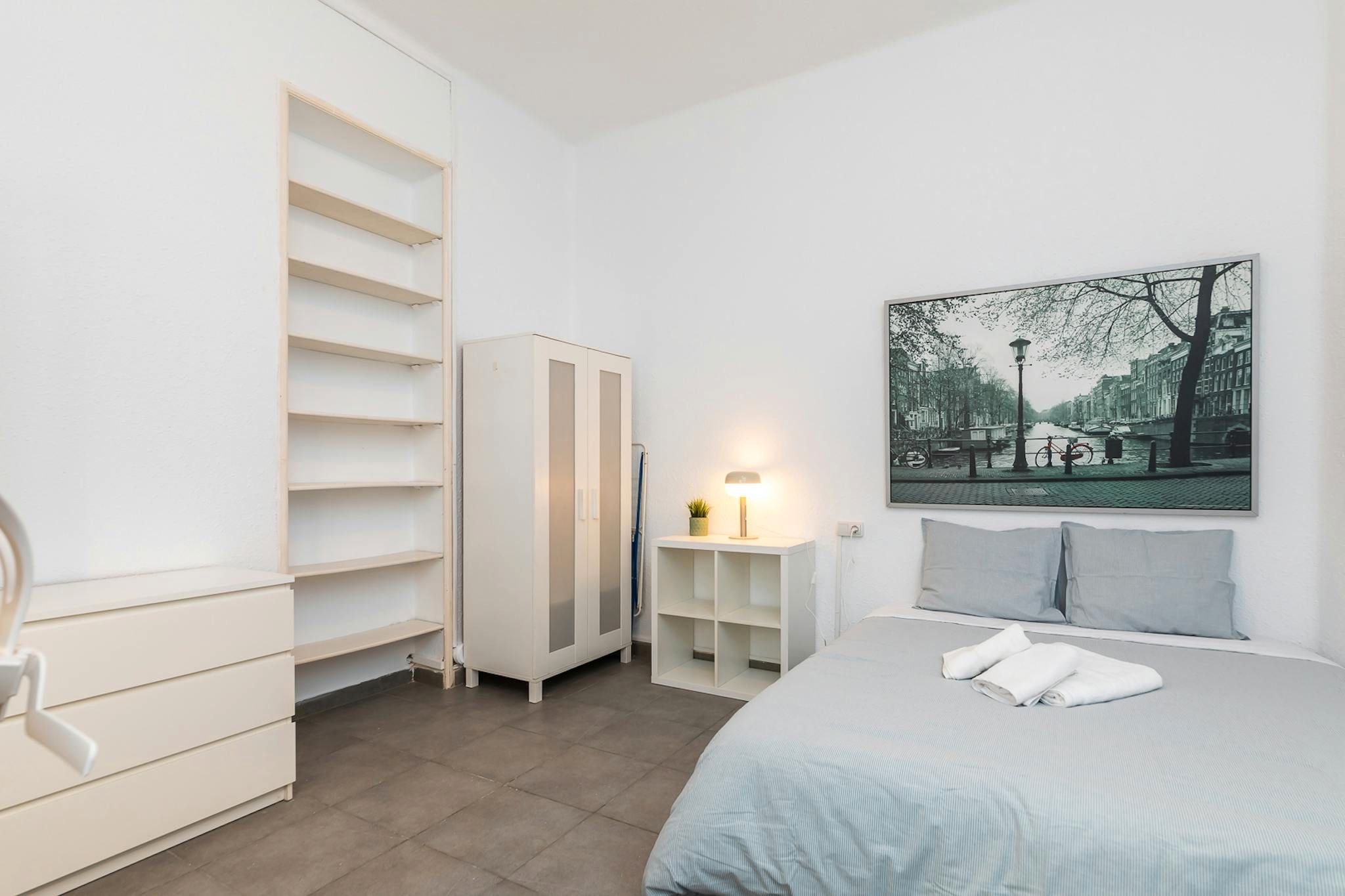 Bedroom of Flat to share in  Valencia Capital  with Heating and Washing machine