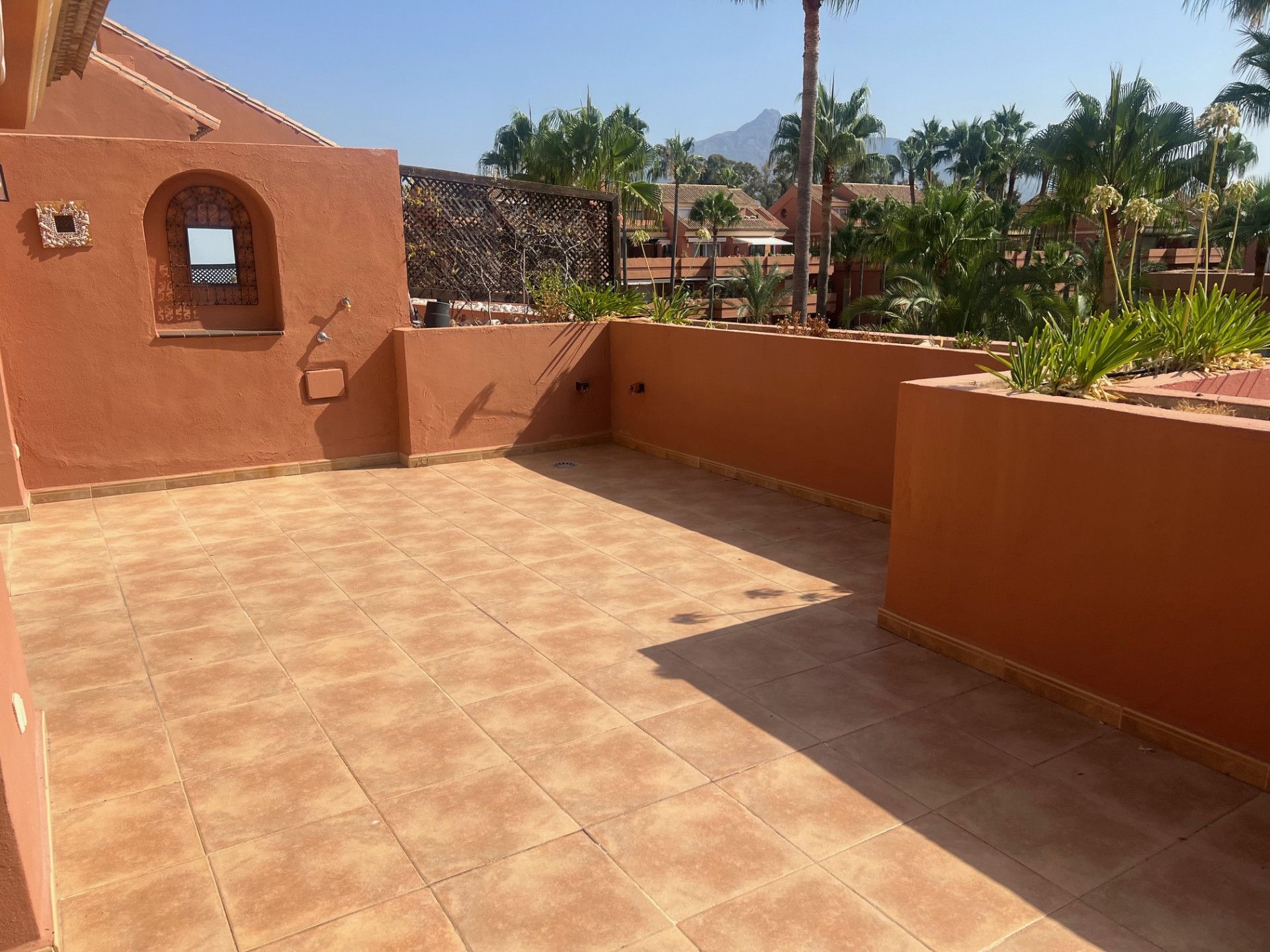 Terrassa de Àtic de lloguer en Marbella amb Aire condicionat, Piscina i Piscina comunitària