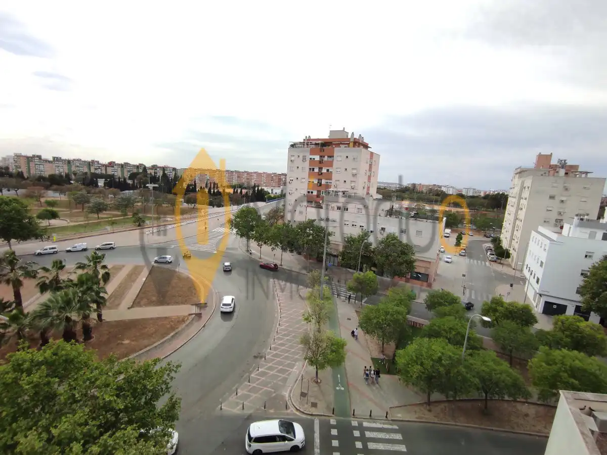 Exterior view of Flat for rent in Sevilla  with Air Conditioner, Heating and Parquet flooring