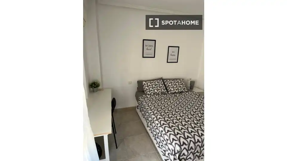 Habitación de Piso de alquiler en Valencia con Aire acondicionado, Calefacción y Amueblado