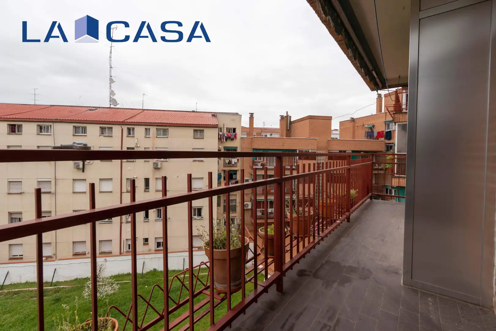 Vista exterior de Piso en venta en Madrid con Calefacción y Terraza