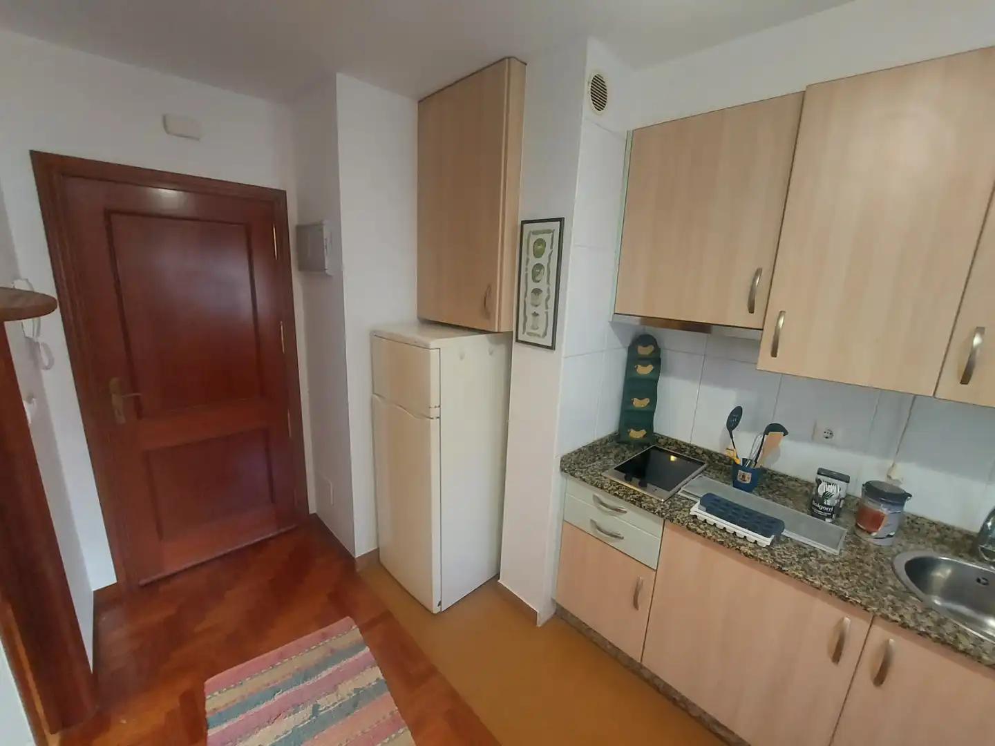 Cuina de Estudi de lloguer en Vigo  amb Parquet, Moblat i Forn