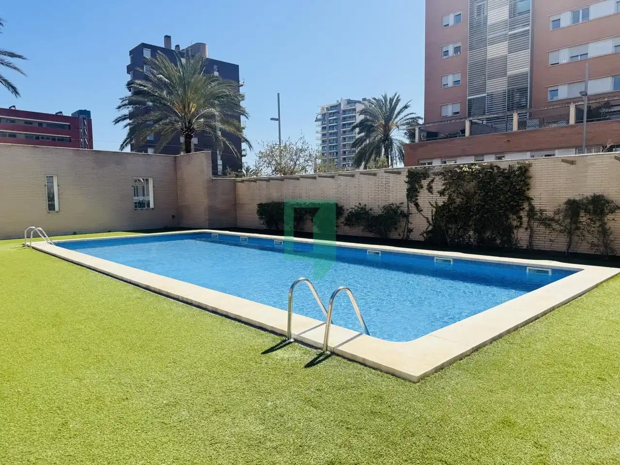 Piscina de Piso en venta en Badalona con Aire acondicionado, Calefacción y Balcón