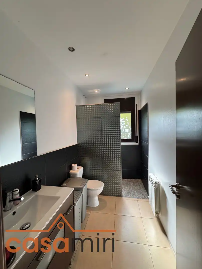 Baño de Casa o chalet en venta en Sant Cebrià de Vallalta con Aire acondicionado, Calefacción y Jardín privado
